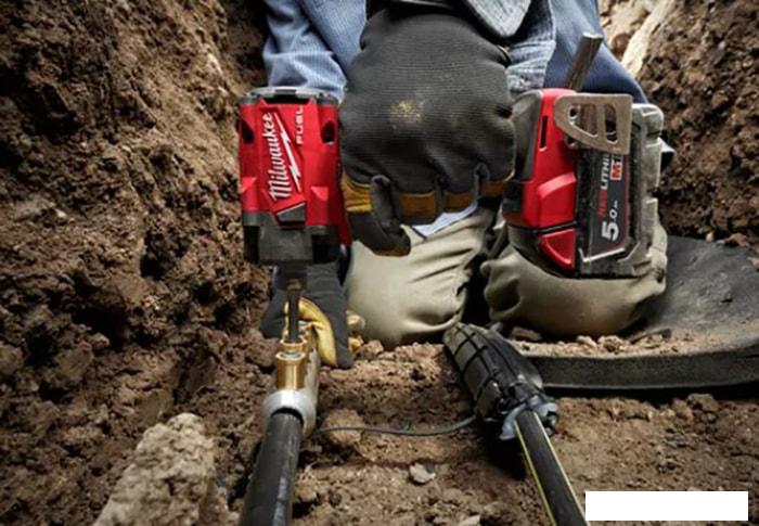 Гайковерт Milwaukee M18 FIW2P12-502X 4933478447 (с 2-мя АКБ, кейс)