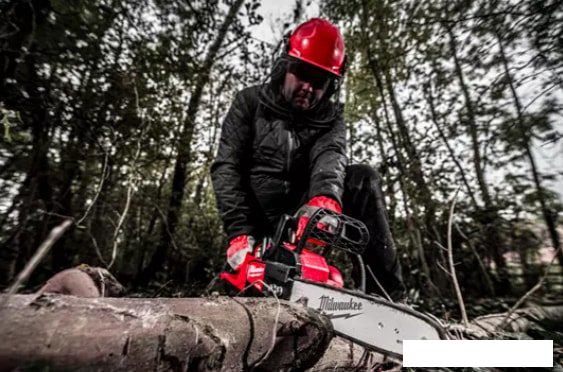 Аккумуляторная пила Milwaukee M18 FCHSC-0 (без АКБ)
