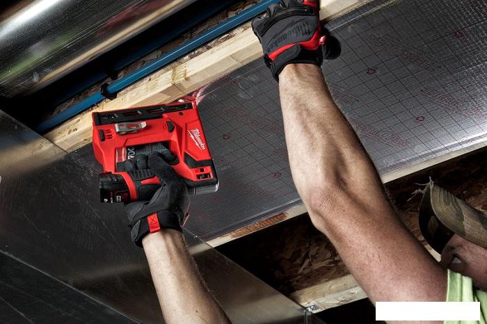 Степлер Milwaukee M12 BST-202X 4933459635 (с 2-мя АКБ)