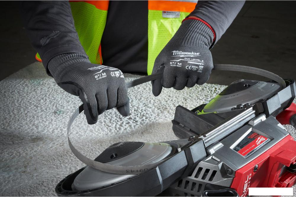 Нитриловые перчатки Milwaukee Cut level 5/E 9/L 4932471425