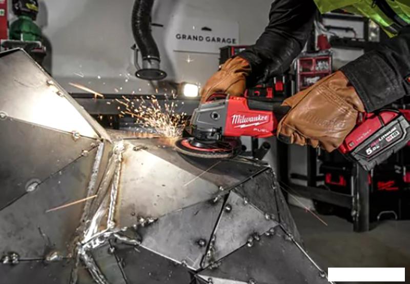 Угловая шлифмашина Milwaukee M18 ONEFSAG 125XPDB-502X Fuel 4933478435 (с 2-мя АКБ)