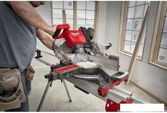 Торцовочная пила Milwaukee M18 FMS305-121-II 4933499181 (с 1-им АКБ)