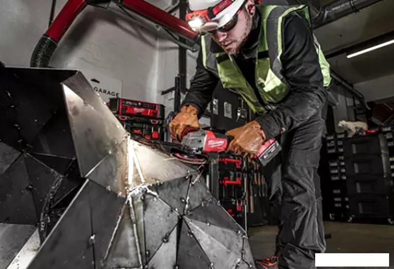 Угловая шлифмашина Milwaukee M18 ONEFSAG 125XPDB-502X Fuel 4933478435 (с 2-мя АКБ)