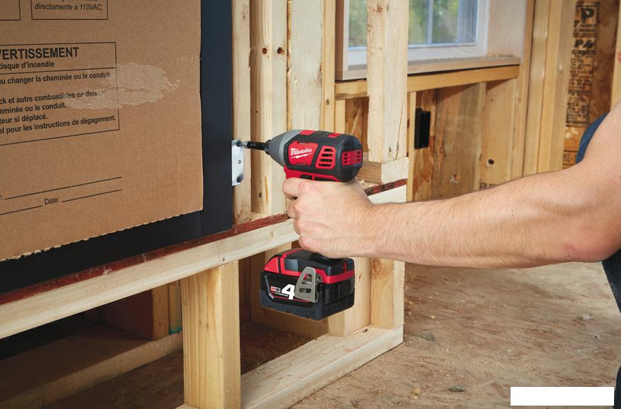 Винтоверт Milwaukee M18 BID-402C 4933443580 (с 2-мя АКБ, кейс)