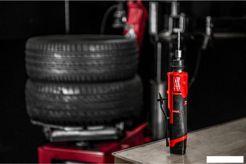 Прямошлифовальная машина Milwaukee M12 FTB-0 Fuel 4933472215 (без АКБ)