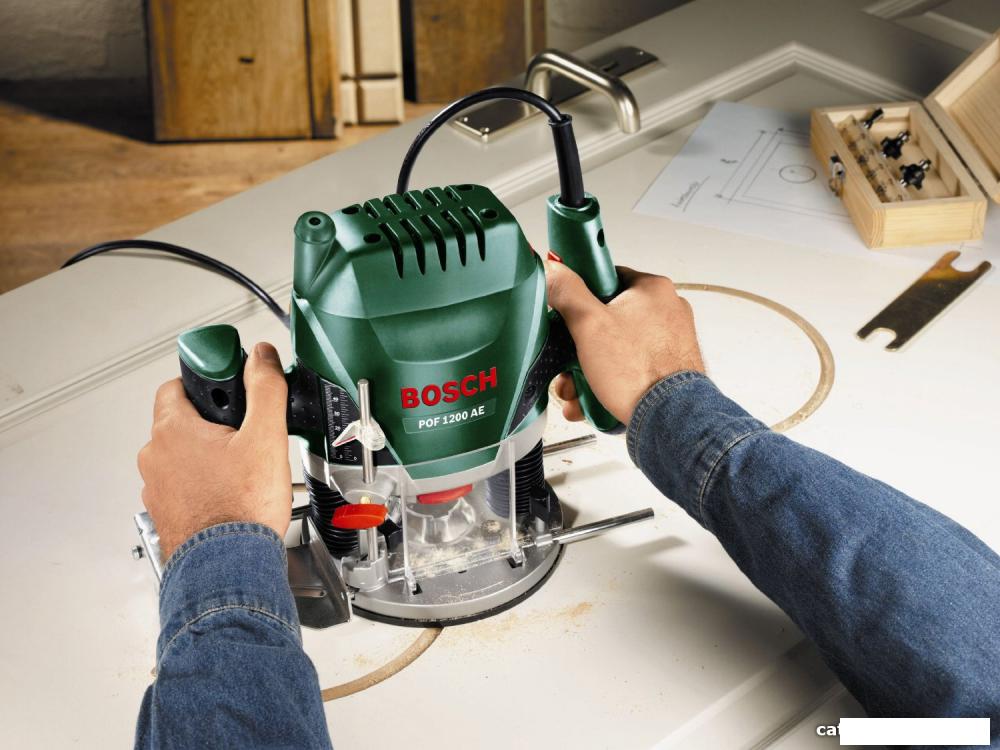 Вертикальный фрезер Bosch POF 1200 AE (060326A100)