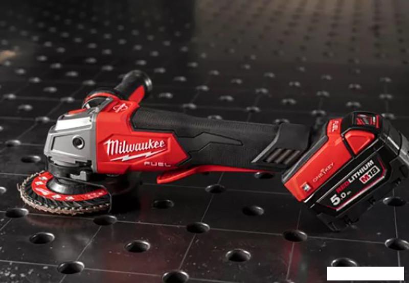 Угловая шлифмашина Milwaukee M18 ONEFSAG 125XPDB-502X Fuel 4933478435 (с 2-мя АКБ)