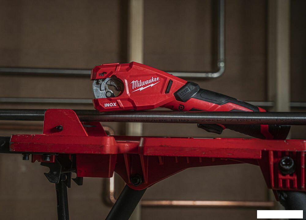 Труборез Milwaukee M12 PCSS-202C 4933479242 (с 2-мя АКБ, кейс)