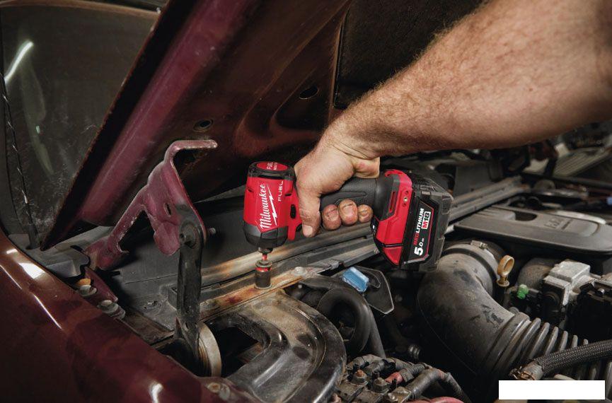 Винтоверт Milwaukee M18 FUEL M18FID3-0X 4933479864 (без АКБ, кейс)