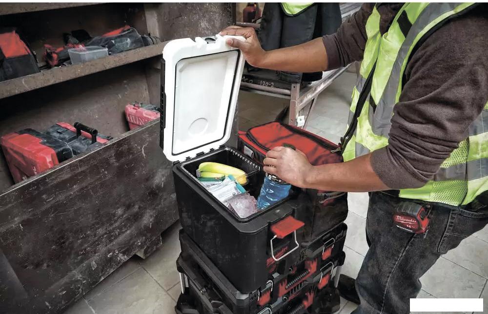 Кейс Milwaukee Packout Hardcooler 4932471722