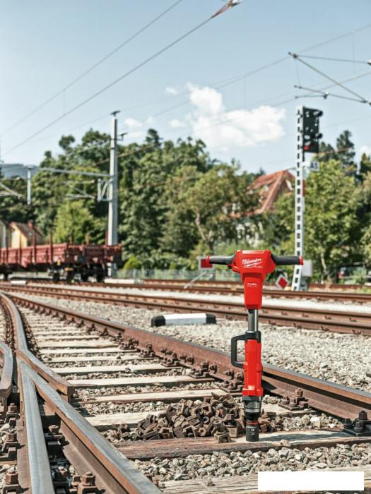 Гайковерт Milwaukee M18 FUEL M18FHIWF1R-122C 4933493141 (с 2-мя АКБ, кейс)