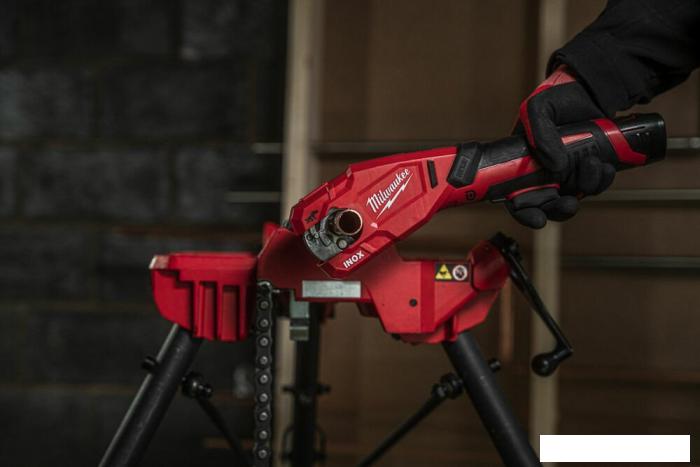 Труборез Milwaukee M12 PCSS-202C 4933479242 (с 2-мя АКБ, кейс)