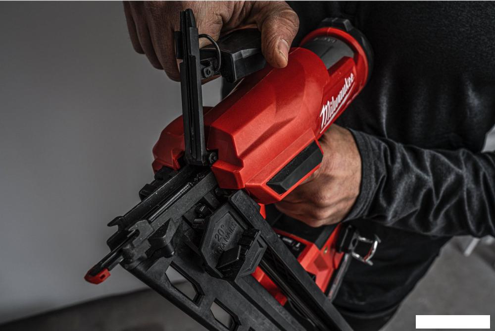 Milwaukee M18 FN16GA-202X Fuel 4933478092 (с 2-мя АКБ, кейс)