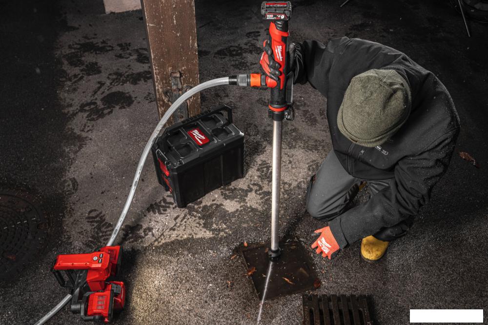 Садовый насос Milwaukee M12 BSWP-0 (без АКБ)