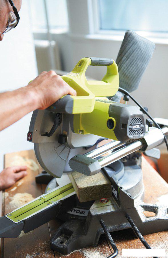 Торцовочная пила Ryobi EMS254L