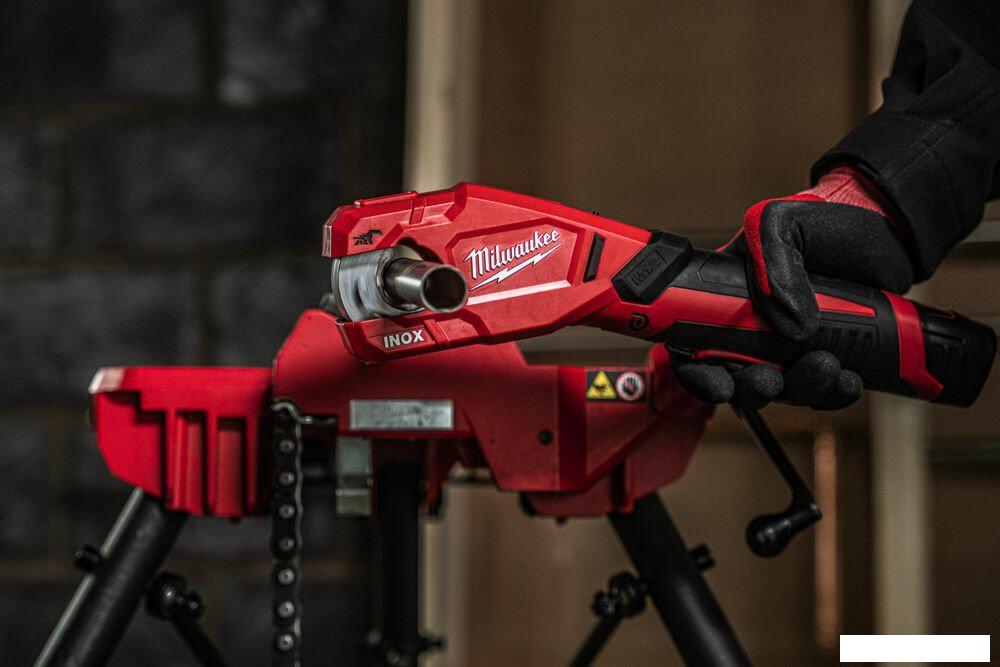 Труборез Milwaukee M12 PCSS-202C 4933479242 (с 2-мя АКБ, кейс)