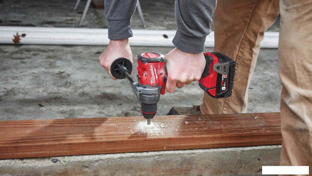 Дрель-шуруповерт Milwaukee M18 FDD3-402C 4933492472 (с 2-мя АКБ, кейс)