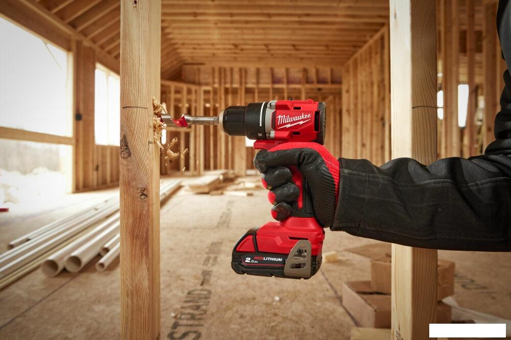 Дрель-шуруповерт Milwaukee M18 M18BLDDRC-402C 4933492834 (с 2-мя АКБ 4 Ач, кейс)