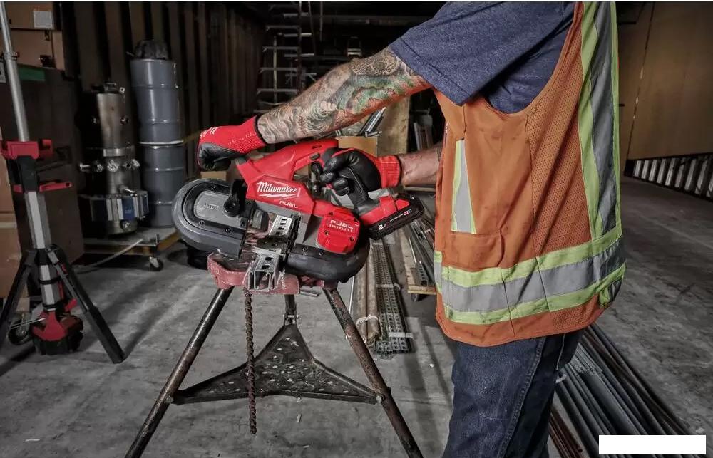 Ленточная пила Milwaukee Fuel M18 FBS85-202C 4933471497 (с 2-мя АКБ, кейс)