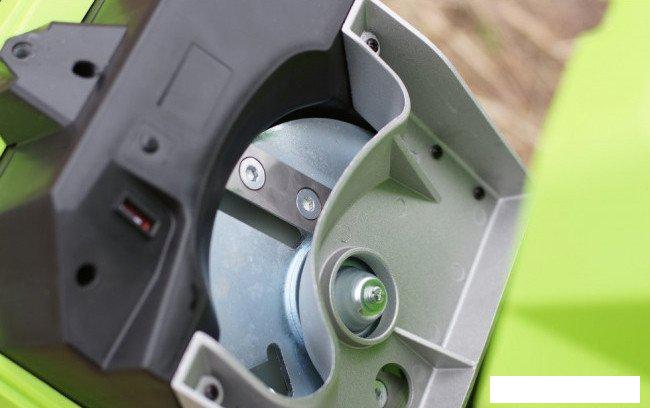 Садовый измельчитель Greenworks 2208007