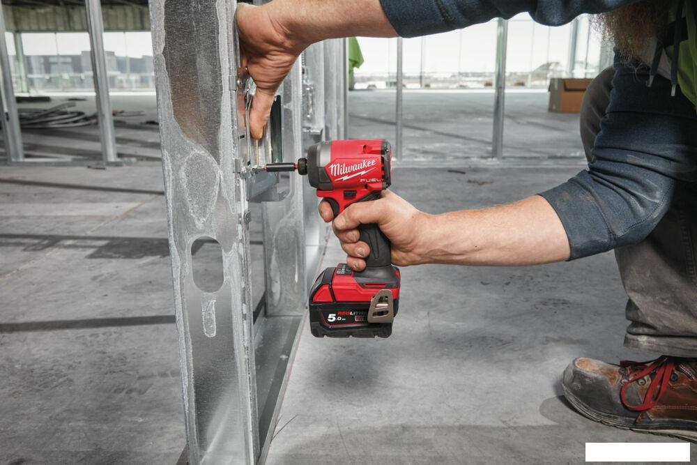 Винтоверт Milwaukee M18 FUEL M18FID3-0 4933498061 (без АКБ)