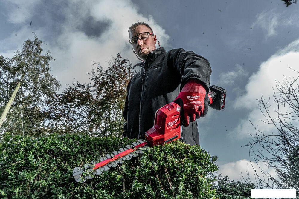 Кусторез Milwaukee M12 FUEL M12FHT20-0 4933479675 (без АКБ)