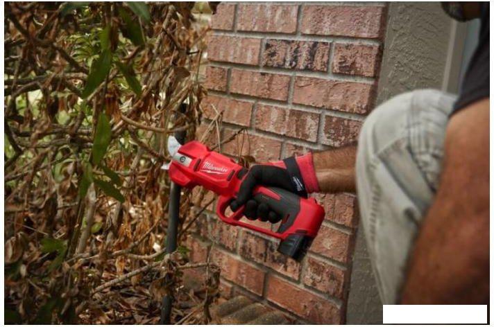 Секатор Milwaukee M12BLPRS-0 4933480114 (без АКБ)
