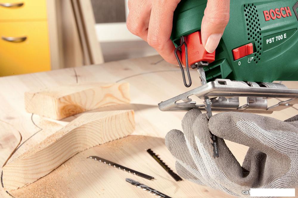 Электролобзик Bosch PST 700 E (06033A0020)