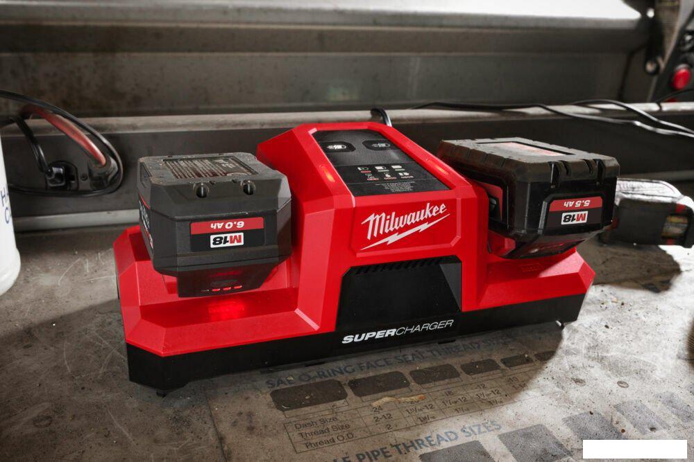 Зарядное устройство Milwaukee M18 M18DBSC 4932492531 (18В)