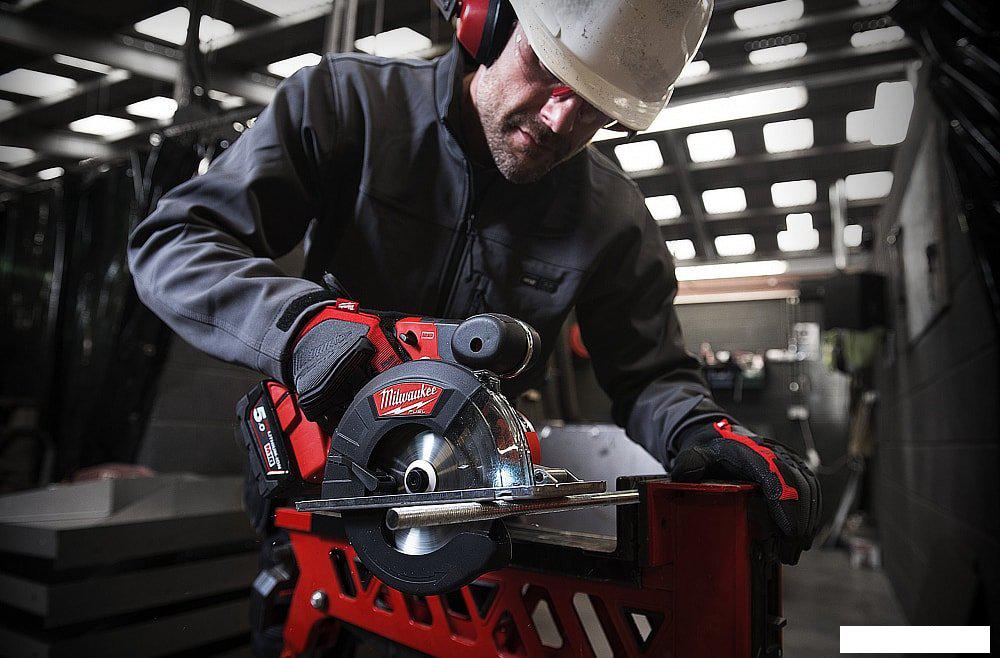 Дисковая (циркулярная) пила Milwaukee Fuel M18 FMCS-0X (без АКБ)