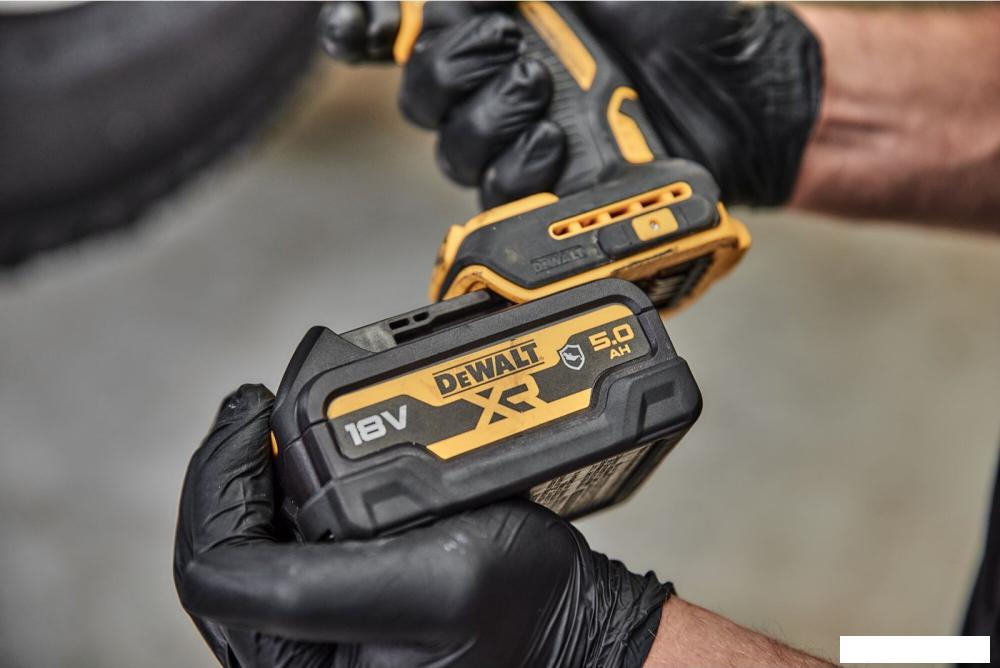 Аккумулятор DeWalt DCB184G (18В/5 Ач)