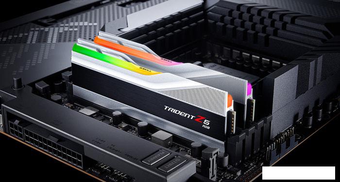 Оперативная память G.Skill Trident Z5 RGB 2x32ГБ DDR5 6400МГц F5-6400J3239G32GX2-TZ5RS