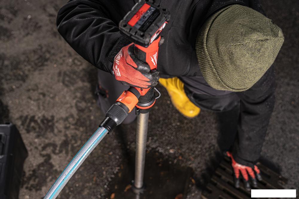 Садовый насос Milwaukee M12 BSWP-0 (без АКБ)