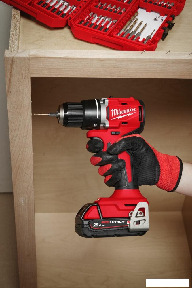 Дрель-шуруповерт Milwaukee M18 M18BLDDRC-402C 4933492834 (с 2-мя АКБ 4 Ач, кейс)