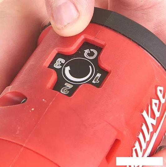 Гайковерт Milwaukee M12 FIW14-0 4933464611 (без АКБ)