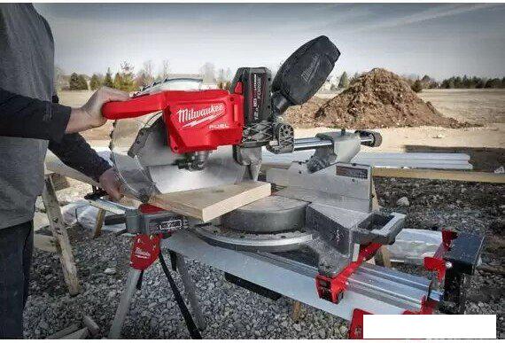 Торцовочная пила Milwaukee M18 FMS305-121-II 4933499181 (с 1-им АКБ)