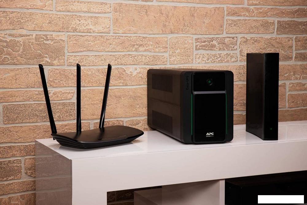 Источник бесперебойного питания APC Easy UPS BVX 1600VA BVX1600LI-GR