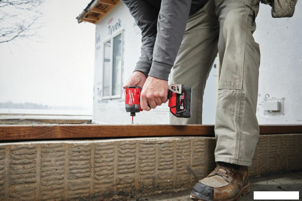 Винтоверт Milwaukee M18 FUEL M18FID3-0 4933498061 (без АКБ)
