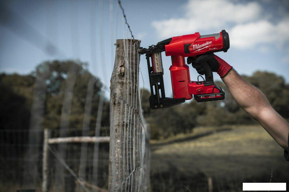 Milwaukee M18 FUEL M18FFUS-0C 4933479834 (без АКБ, кейс)