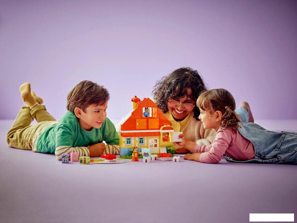 Конструктор LEGO DUPLO 10459 Bluey Семейный дом Блуи с игрой на память