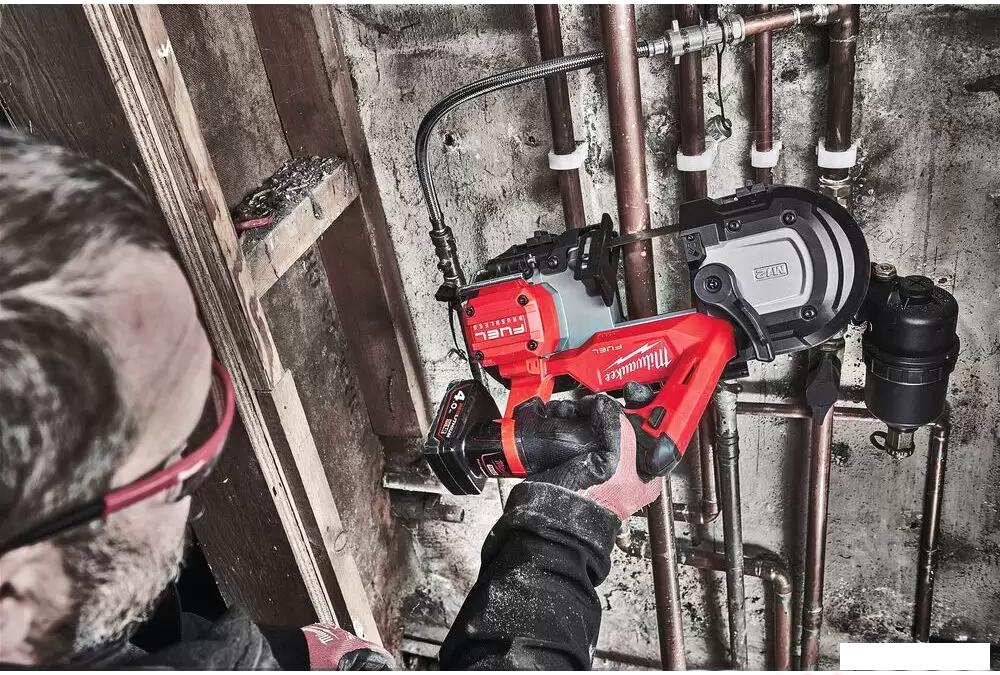 Ленточная пила Milwaukee Fuel M12 FBS64-402C 4933478441 (с 2-мя АКБ, кейс)