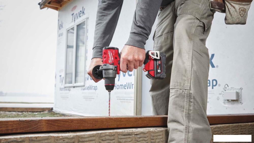 Дрель-шуруповерт Milwaukee M18 FDD3-402C 4933492472 (с 2-мя АКБ, кейс)
