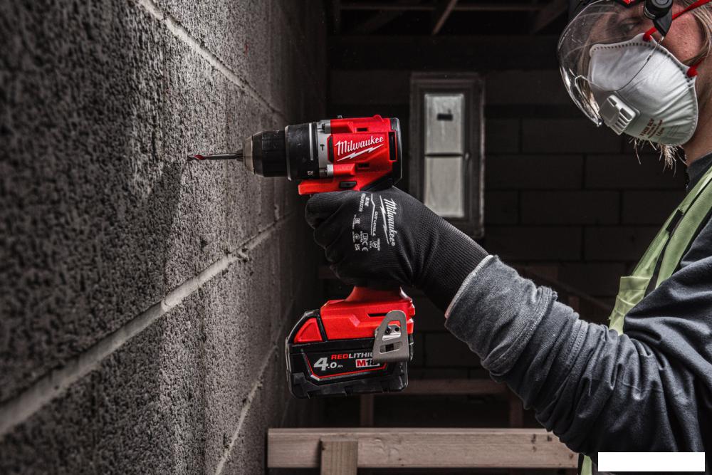 Ударная дрель-шуруповерт Milwaukee M18 BLPDRC-402C 4933492824 (с 2-мя АКБ 4 Ач, кейс)