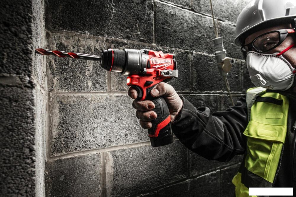 Ударная дрель-шуруповерт Milwaukee M12 FUEL M12FPD2-202X 4933479868 (с 2-мя АКБ 2 Ач, кейс)