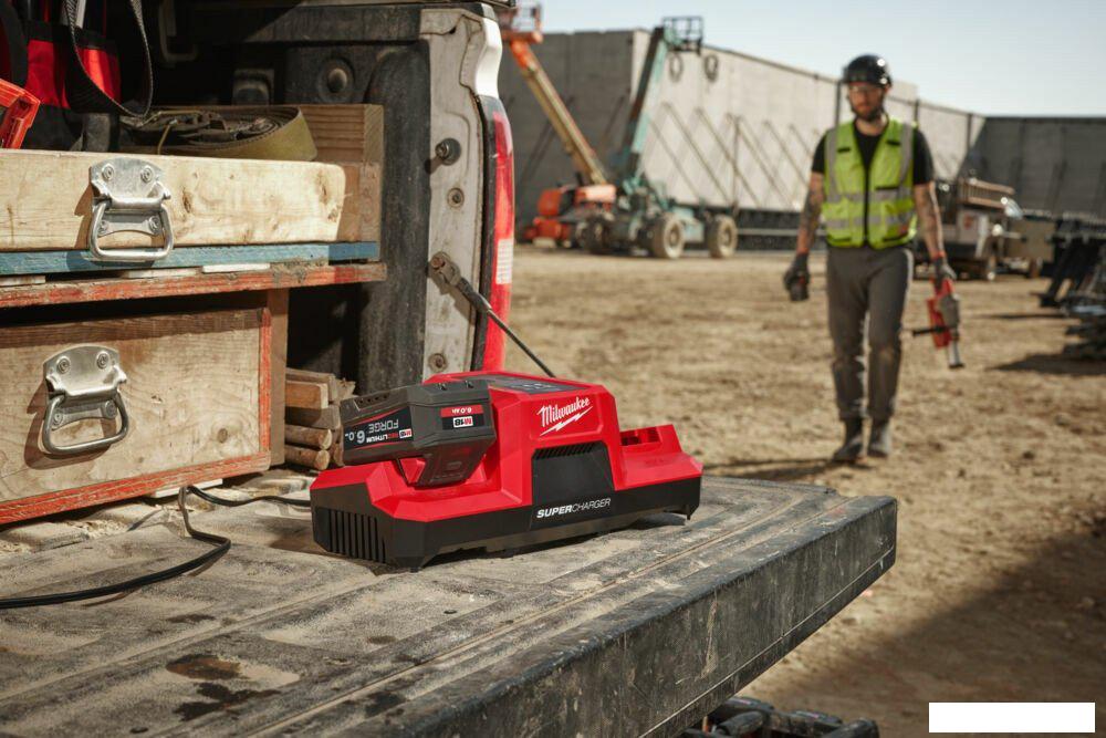 Зарядное устройство Milwaukee M18 M18DBSC 4932492531 (18В)