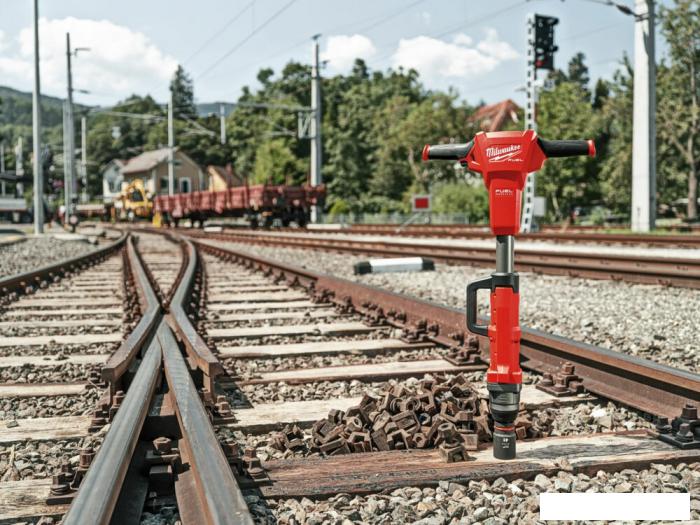 Гайковерт Milwaukee M18 FUEL M18FHIWF1R-122C 4933493141 (с 2-мя АКБ, кейс)
