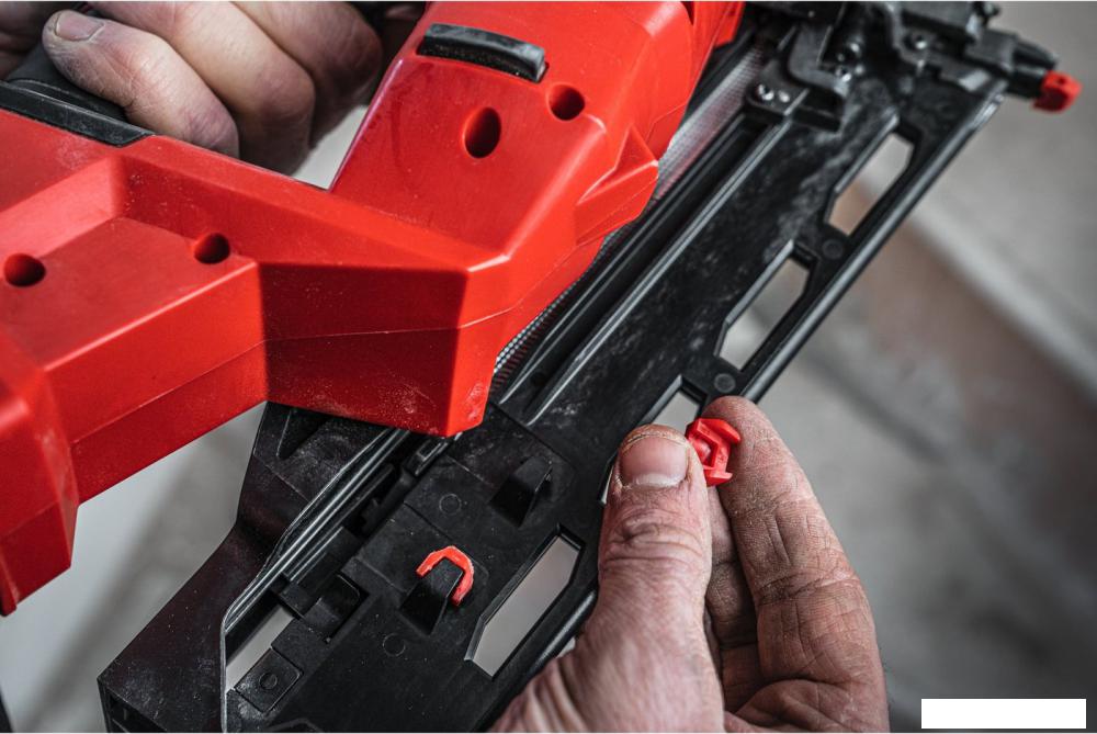 Milwaukee M18 FN16GA-202X Fuel 4933478092 (с 2-мя АКБ, кейс)