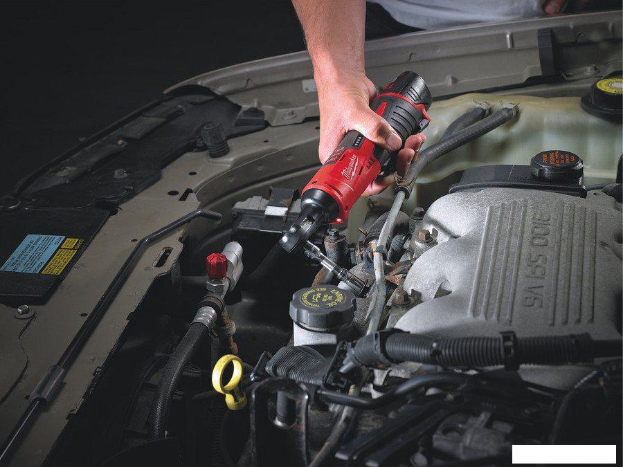 Трещотка Milwaukee M12 M12IR-201B 4933441720 (с 1-им АКБ, сумка)