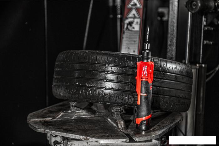 Прямошлифовальная машина Milwaukee M12 FTB-0 Fuel 4933472215 (без АКБ)