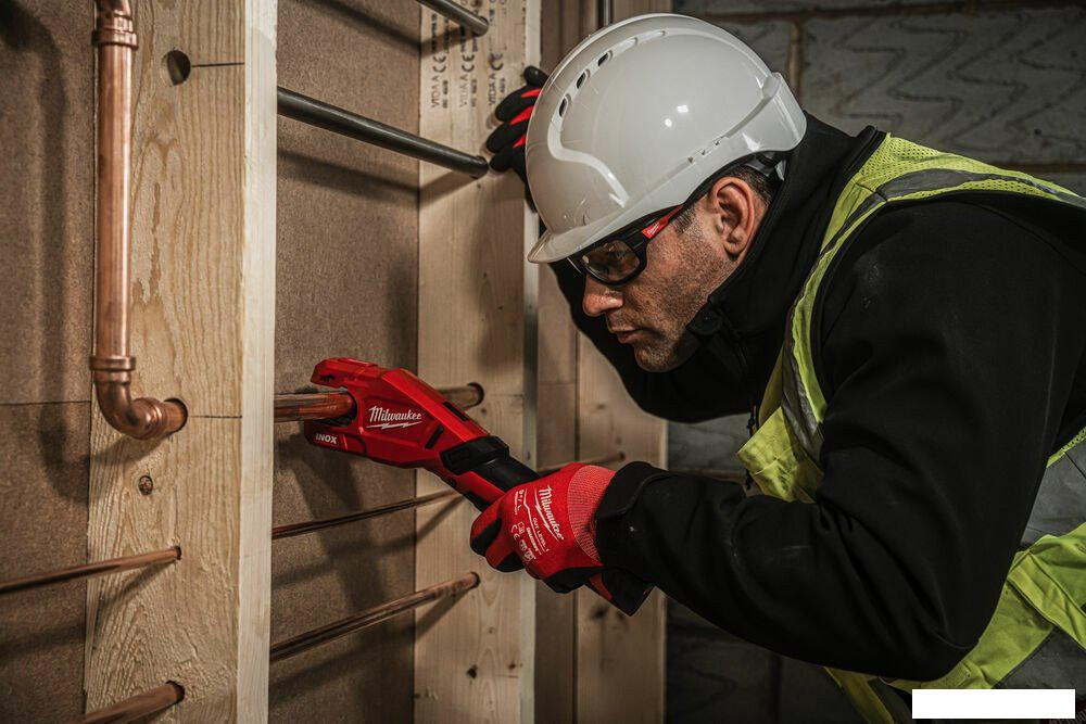 Труборез Milwaukee M12 PCSS-202C 4933479242 (с 2-мя АКБ, кейс)